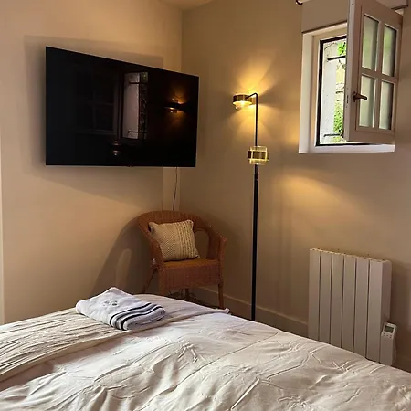 Апартаменты Charming Center-grande 5 Min Walking *